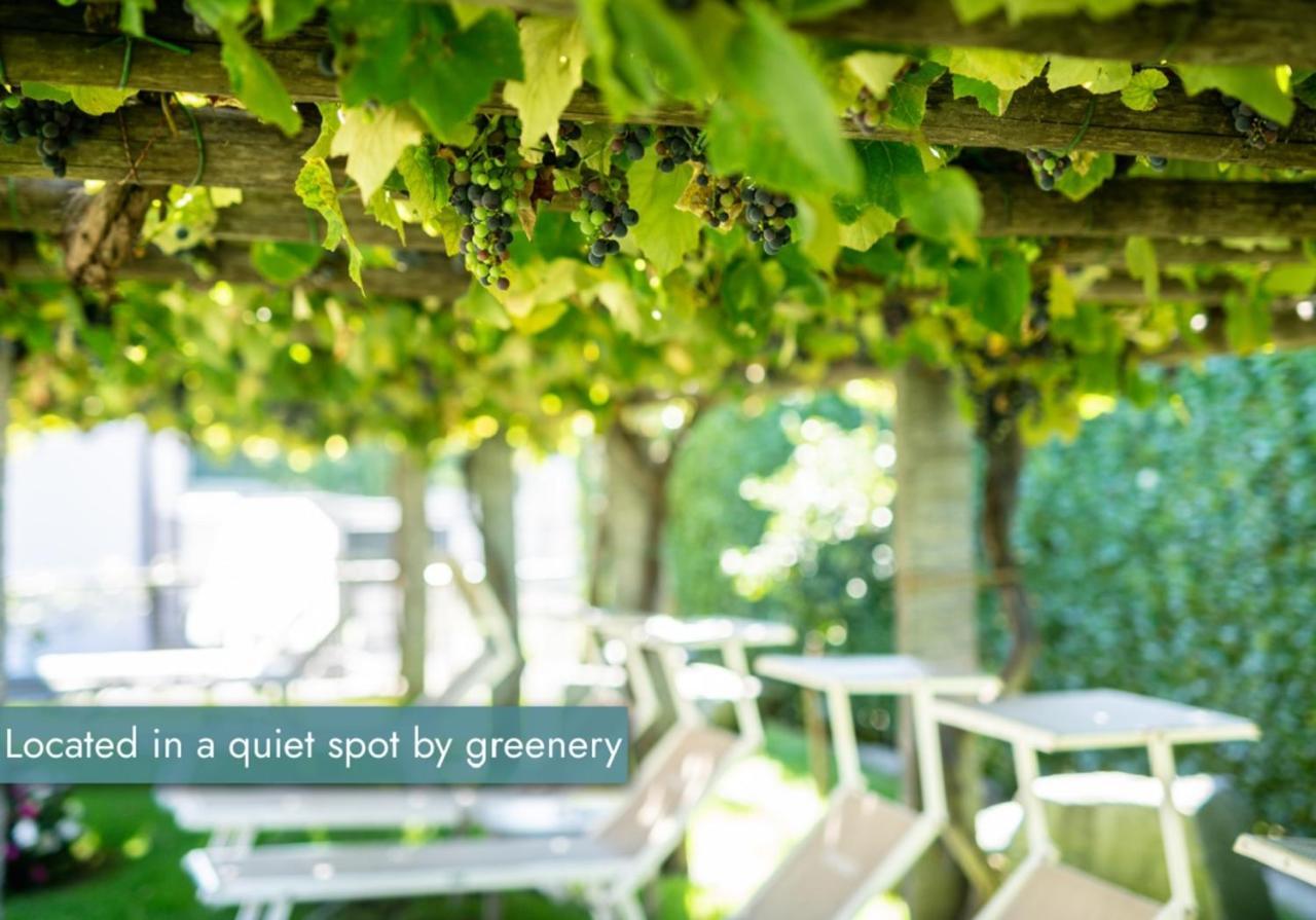 Ascona Lodge, Pool & Garden Retreat エクステリア 写真