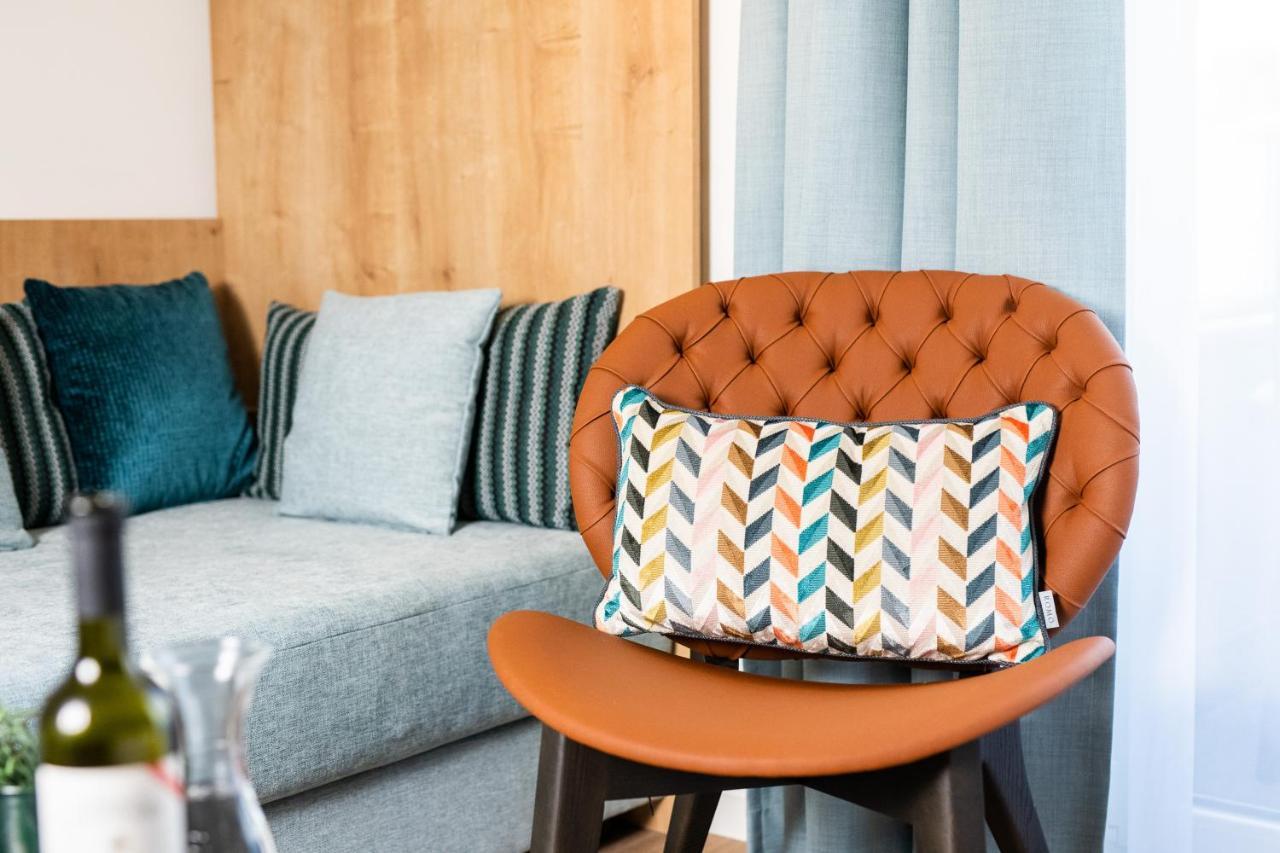 Ascona Lodge, Pool & Garden Retreat エクステリア 写真