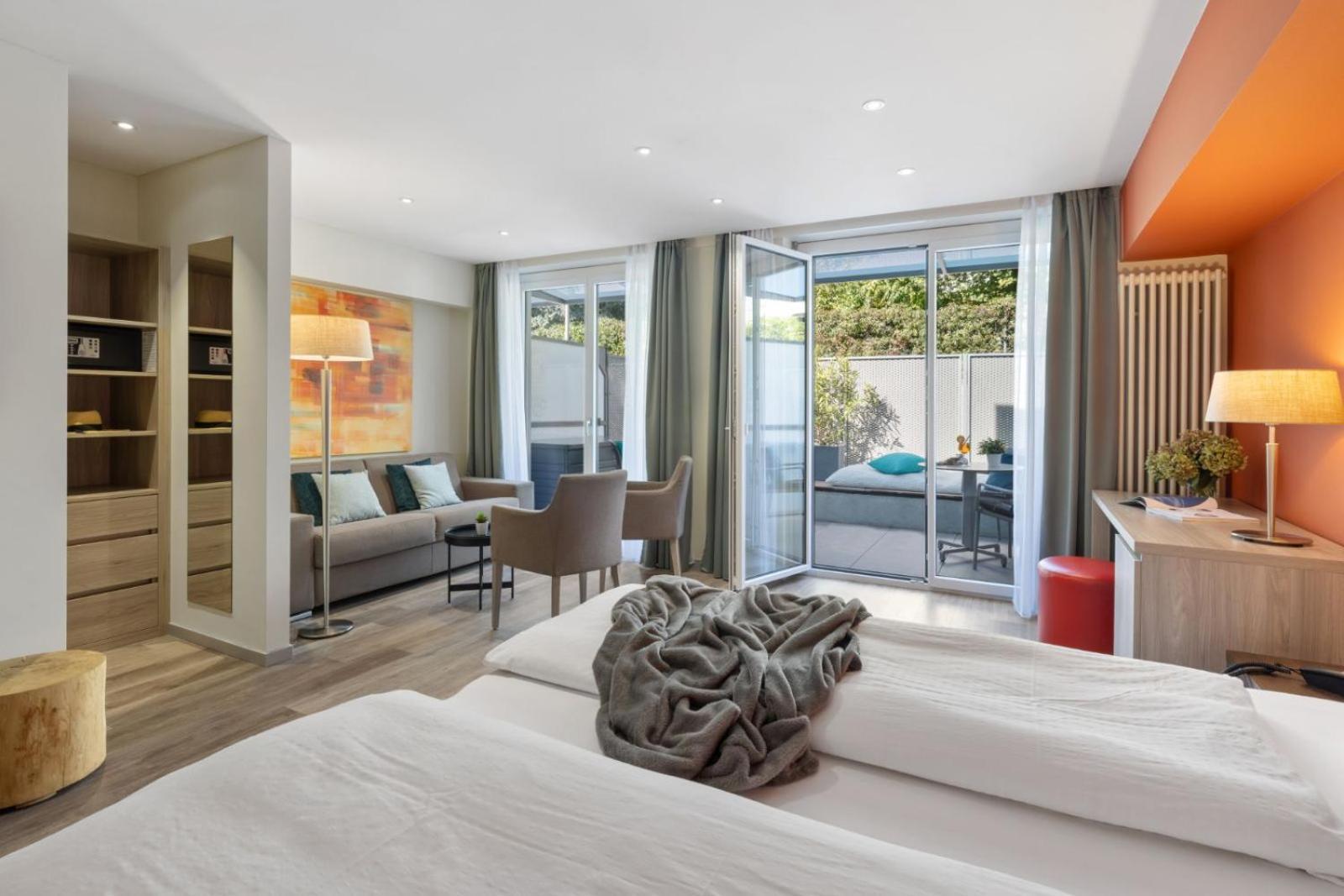 Ascona Lodge, Pool & Garden Retreat エクステリア 写真