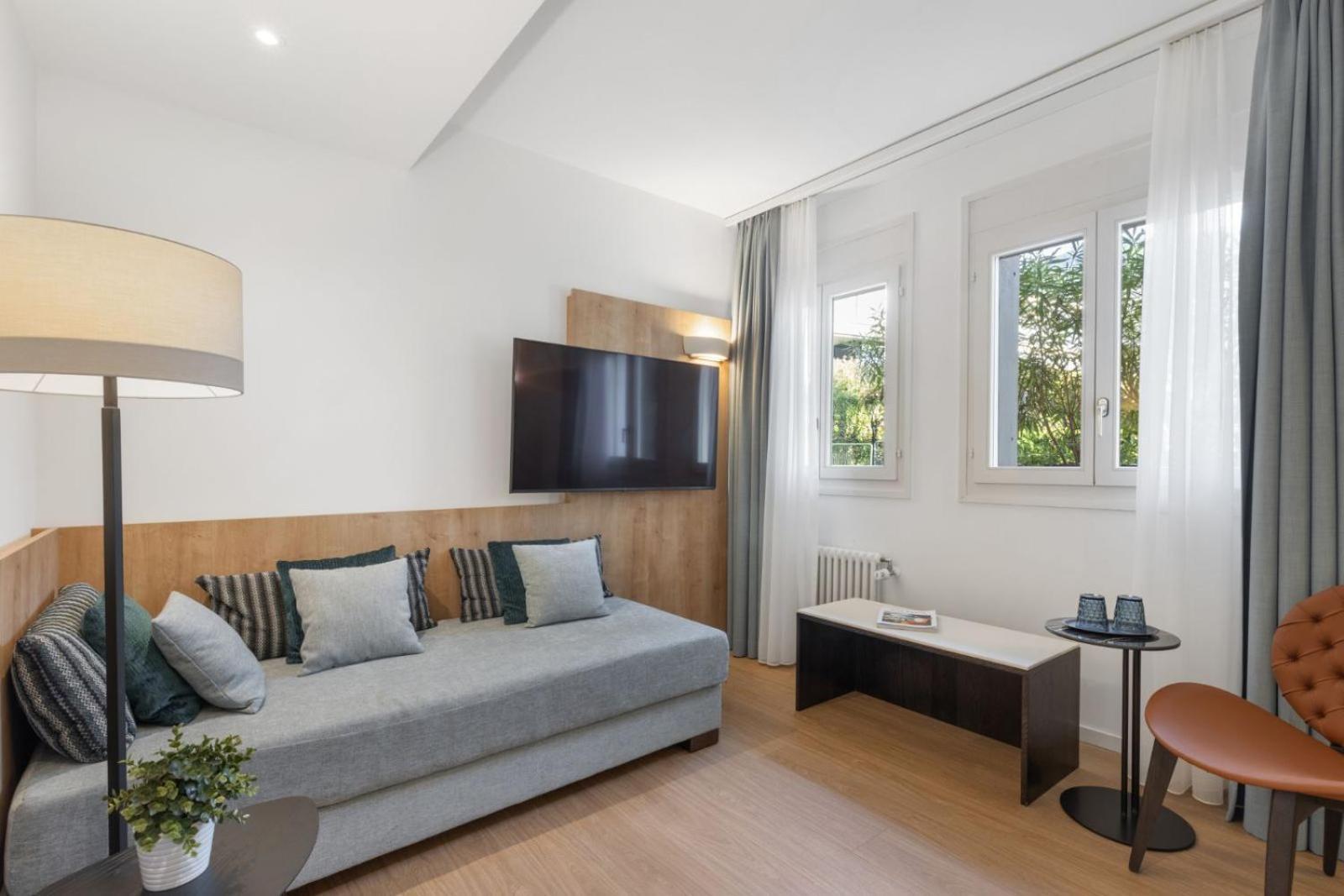 Ascona Lodge, Pool & Garden Retreat エクステリア 写真